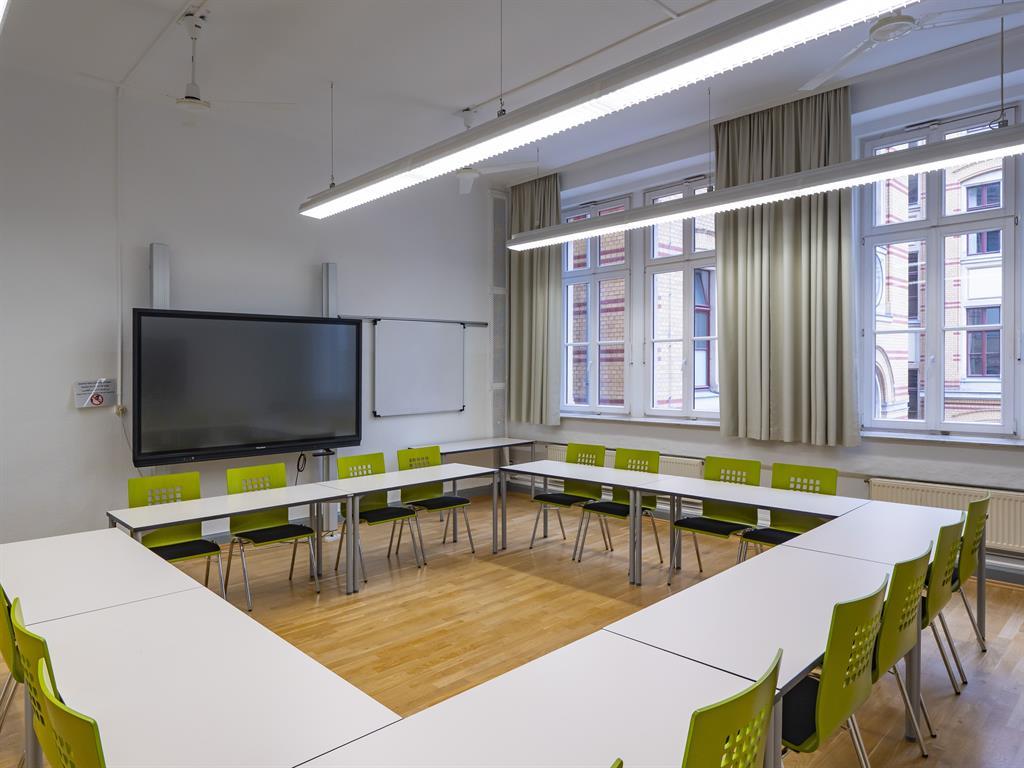 
																					&copy; Andreas Dymke
																				